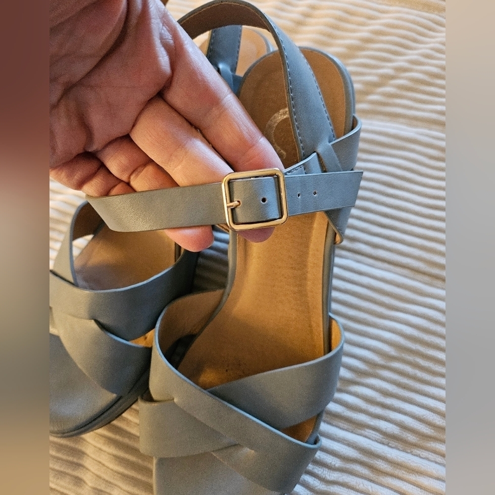 Journee Collection Women's Blue Wedge Sandals Size 9 - Picture 6 of 6
